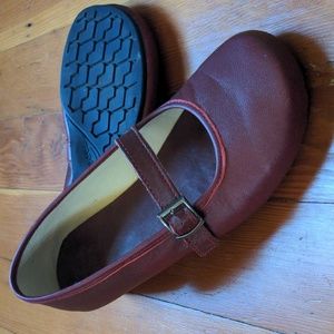 Tadeevo minimalist red classic ballet pumps